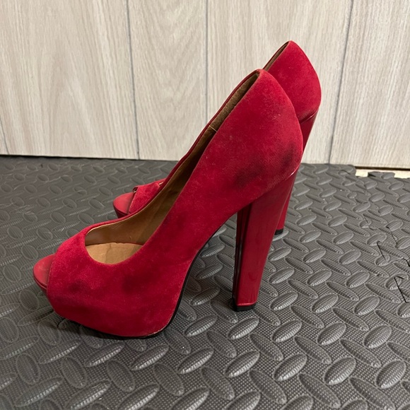 Red High Heels - Picture 3 of 4